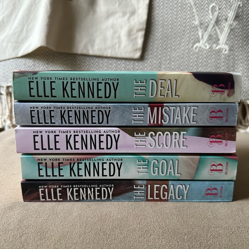 Elle Kennedy Off Campus paperbacks